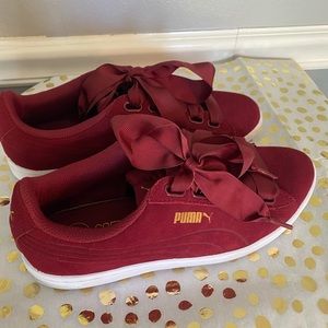 Puma size 8 with ribbon laces